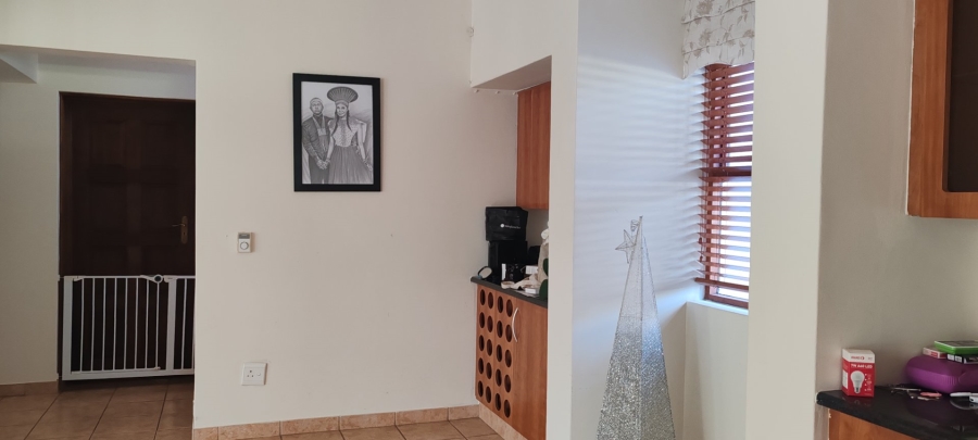 4 Bedroom Property for Sale in WestLake Country Safari Estate North West